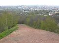 město